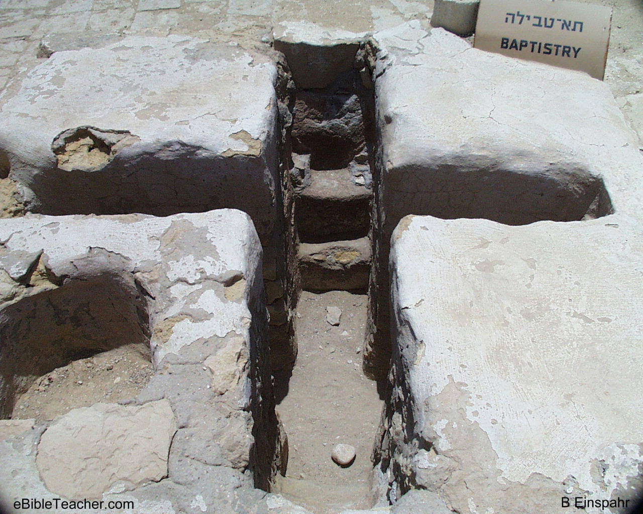 O Baptistério Avdat em Negev, AD250-600, é em forma de cruz